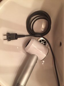 Sinon pour les câbles pour moi c’est toujours un enfer, mais j’utilise ce truc ikea pou