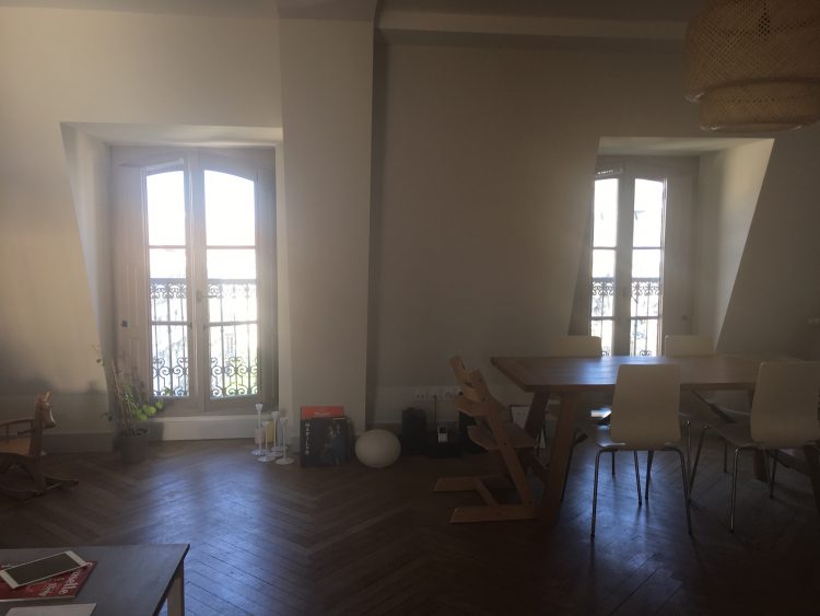 je precise qu’on a eu très belle vue sur la chambre de commerce lyonnaise et sur une place et