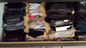 Hello tout le monde, si ça peut aider, je partage un rangement chaussettes/collants dans un tiroir 